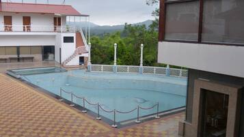 Kolam renang outdoor