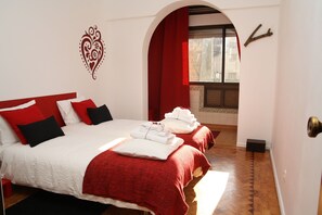 2 chambres, coffres-forts dans les chambres, fer et planche à repasser