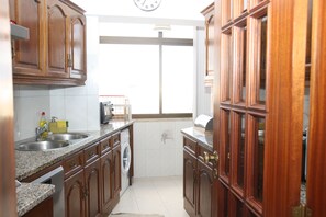 Réfrigérateur, micro-ondes, four, lave-vaisselle