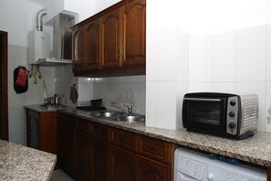 Réfrigérateur, micro-ondes, four, lave-vaisselle