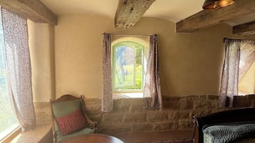 Yellow Room | 2 bedrooms, individually decorated, individually furnished