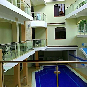 حمام سباحة