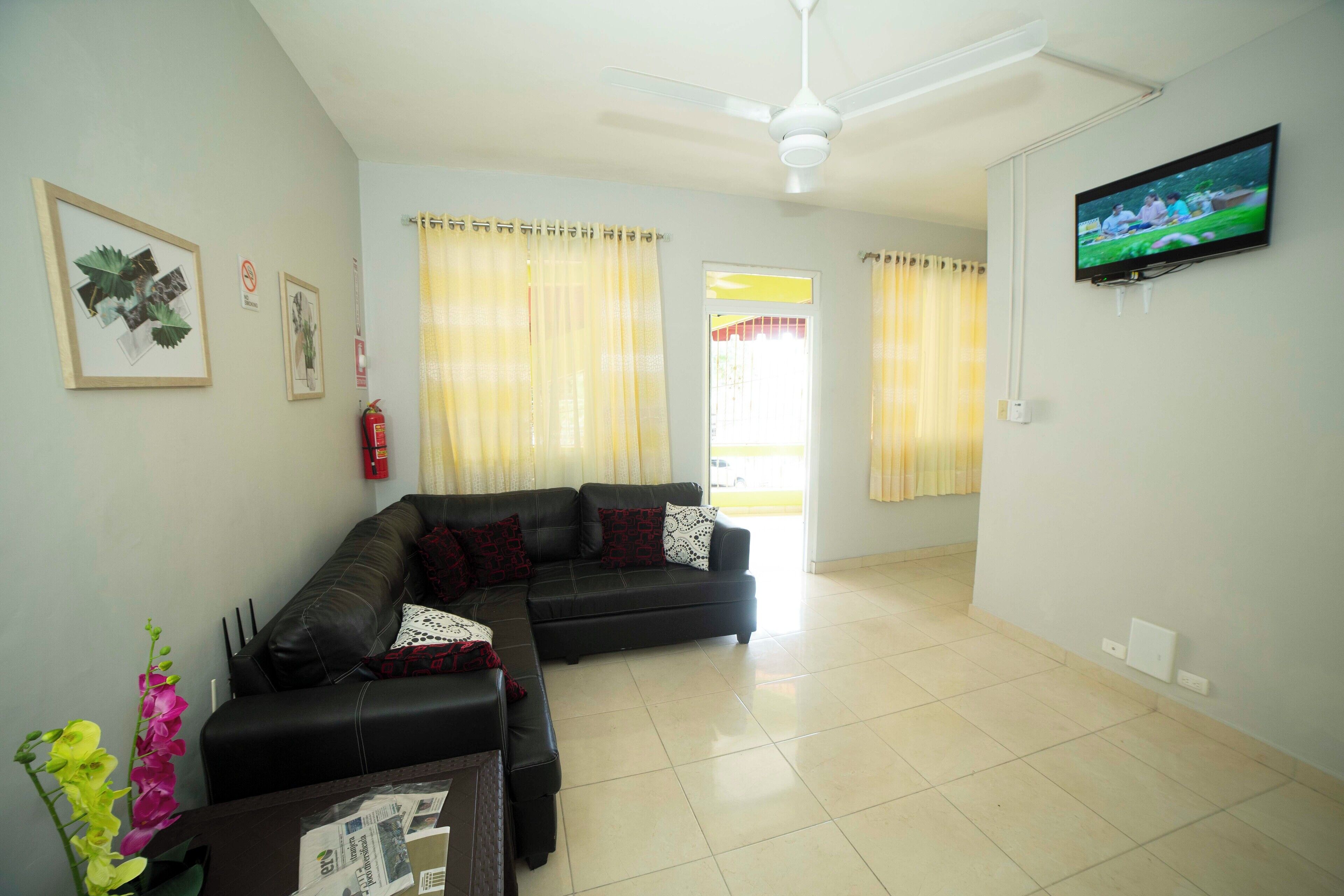 32-inch Smart TV with digital channels, TV