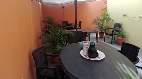 Terrace/patio - Hotel Enrique (Santo Domingo)