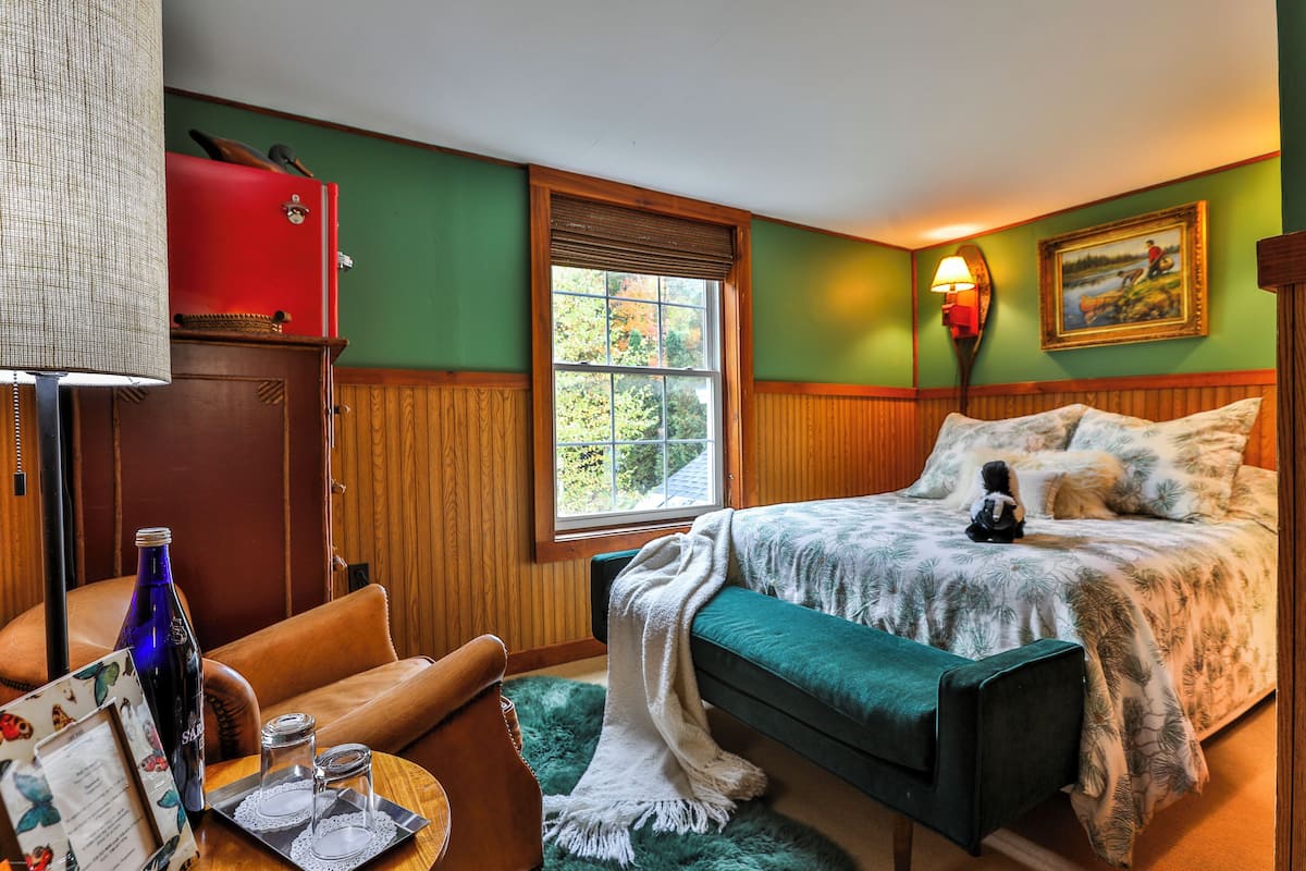 The Melvil Dewey | 1 bedroom, Egyptian cotton sheets, premium bedding, down comforters