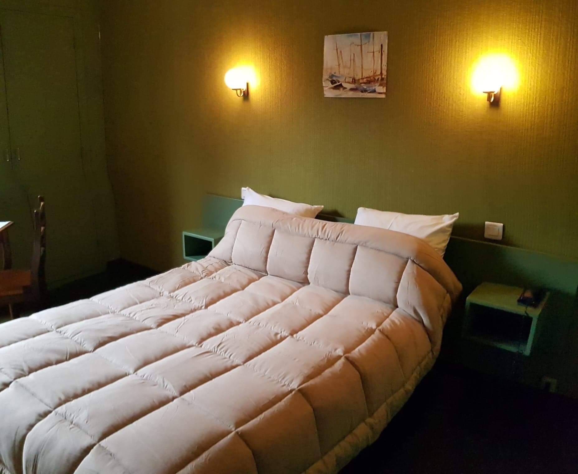 Decoración personalizada, muebles diferentes y cortinas blackout 