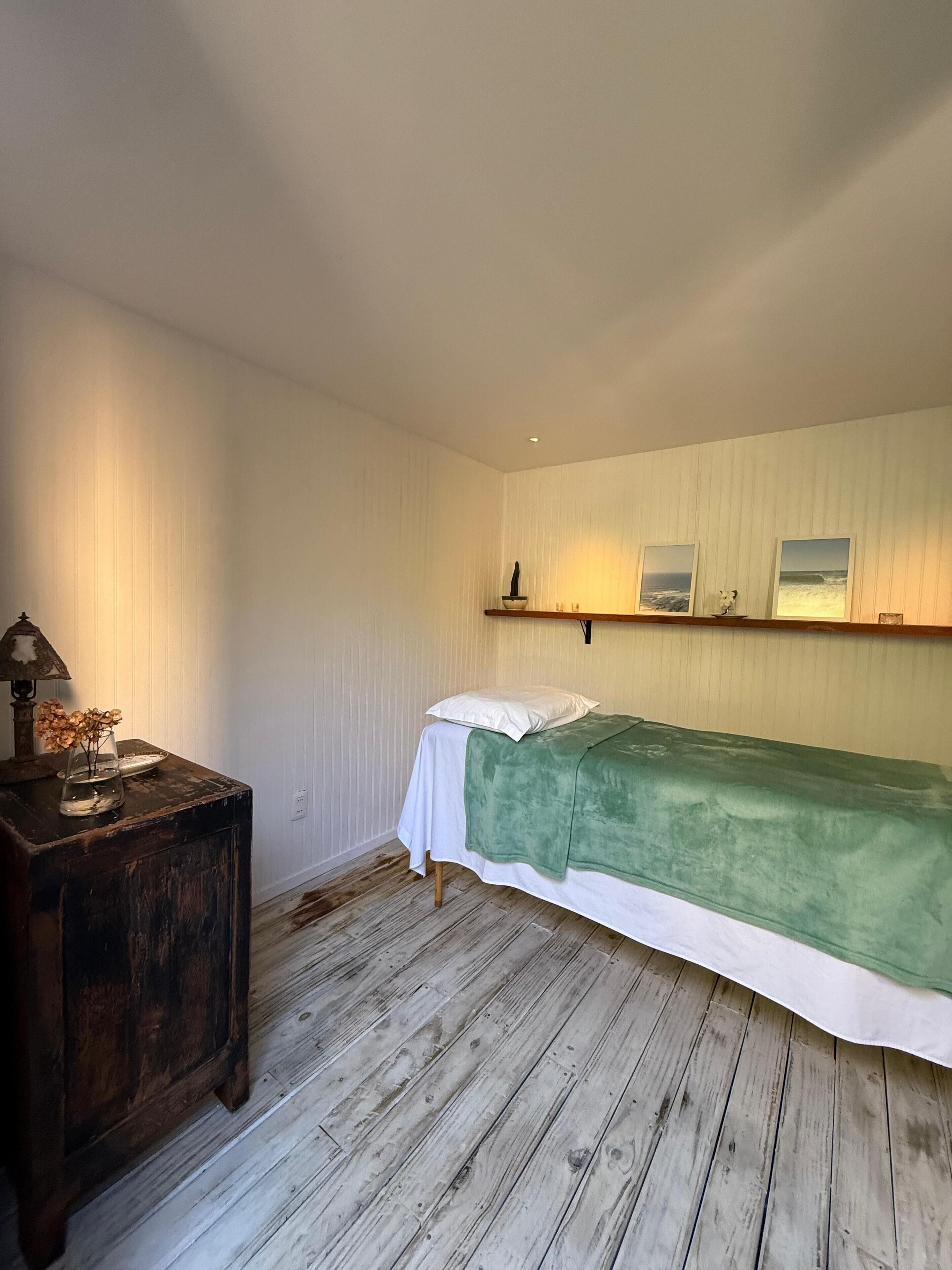 Sauna, Thai massages, sports massages, facials, reflexology