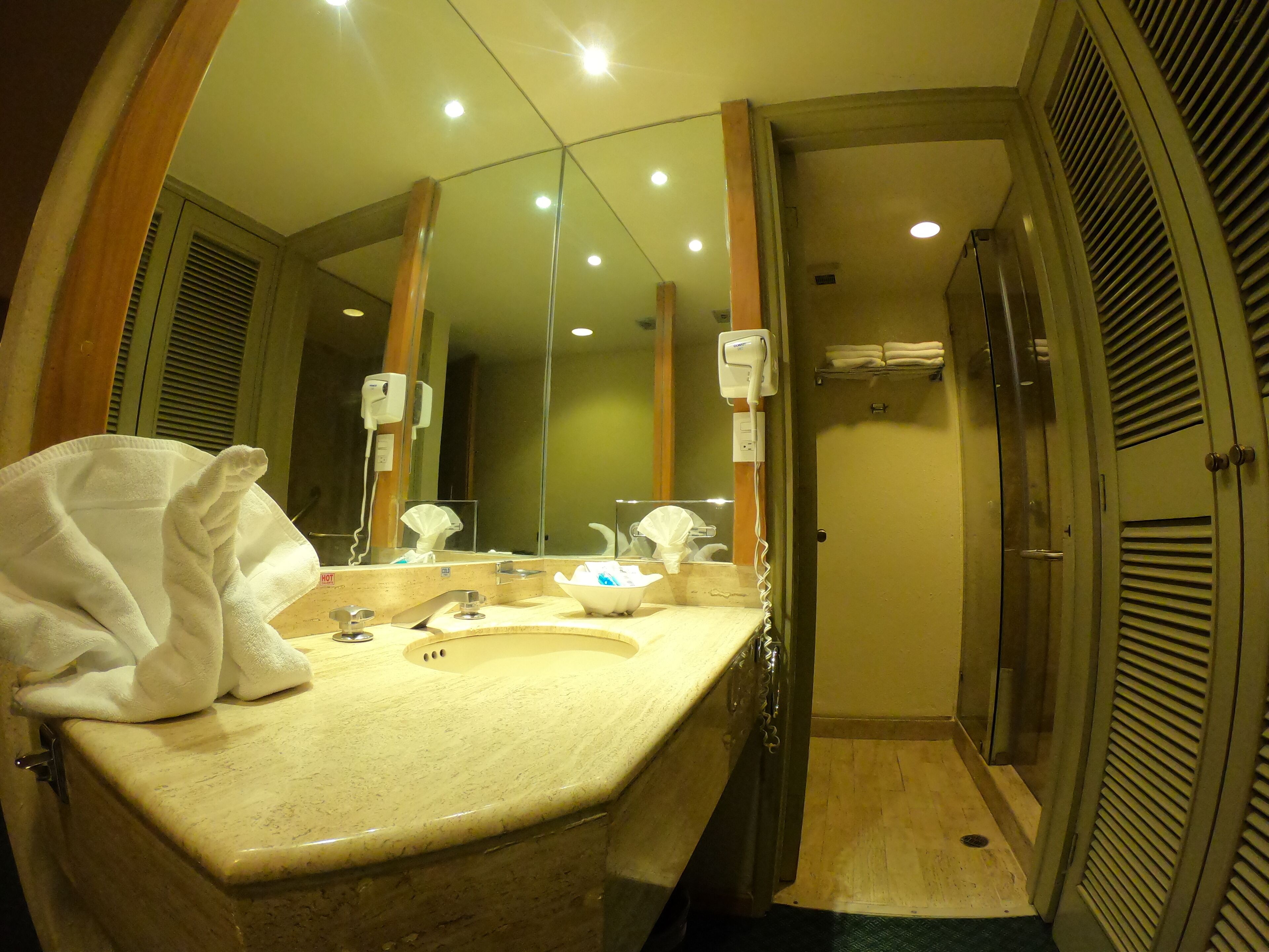 executive room, 1 queen bed, non smoking | desk, iron/ironing board, free wifi, bed sheets