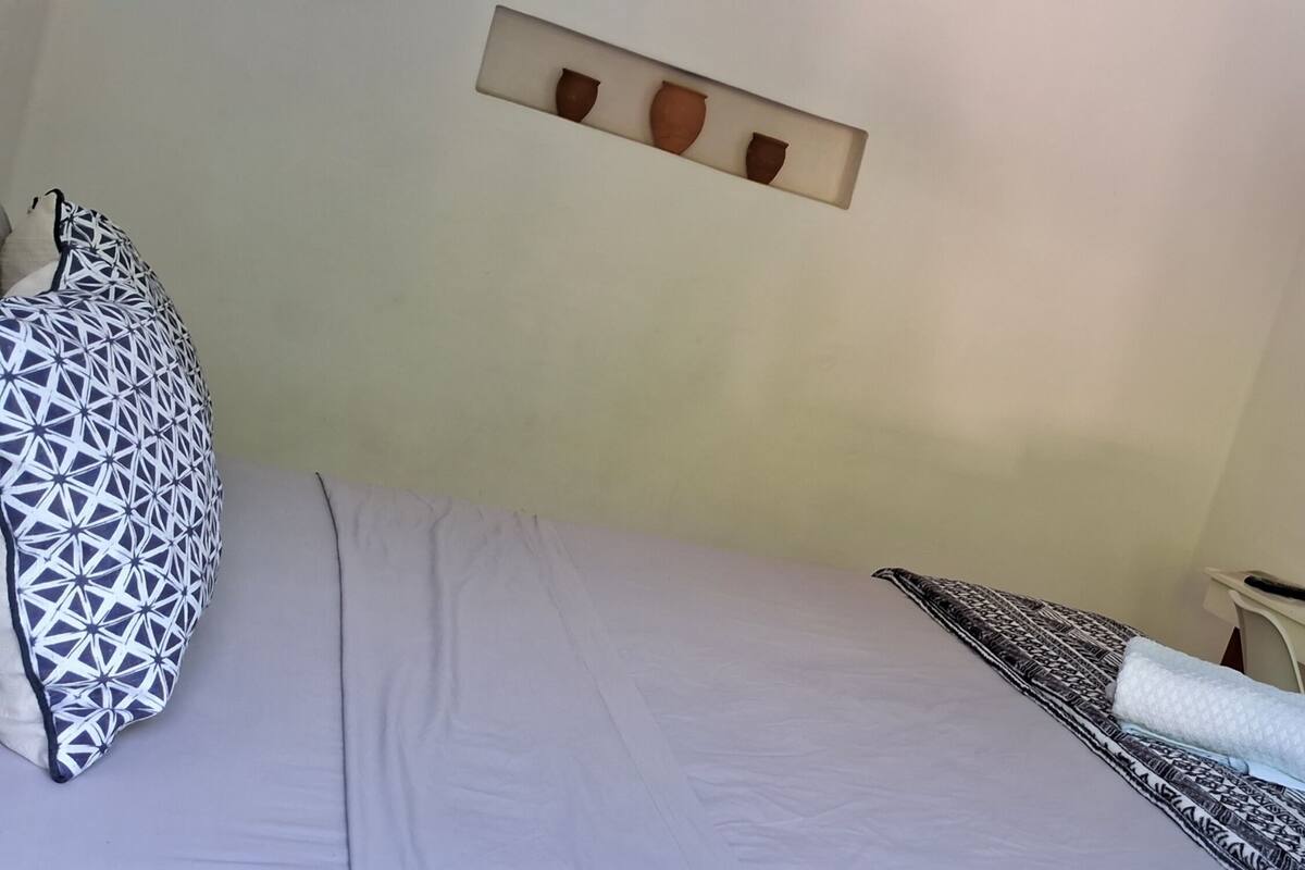 Standardzimmer, 1 Schlafzimmer, eigenes Bad, Blick auf den Innenhof | Bettwäsche