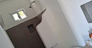 Standard Room, 1 Bedroom, Private Bathroom, Courtyard View | Bathroom | Shower, rainfall showerhead, free toiletries, towels - Posada Mykonos (Bacalar)