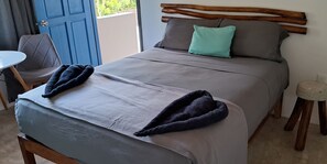 Eenvoudige kamer, 1 queensize bed, niet-roken, uitzicht op tuin | Beddengoed