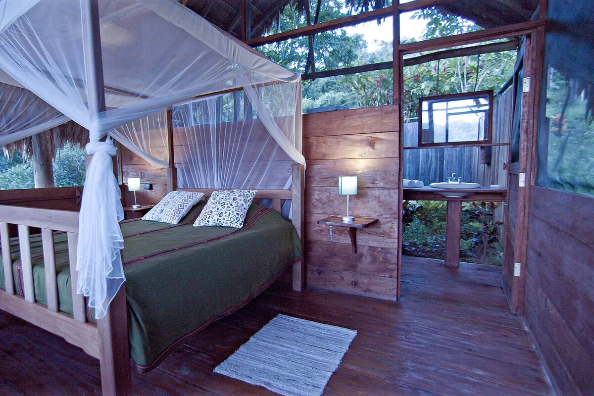 Deluxe Cabin | Individually decorated, individually furnished, bed sheets