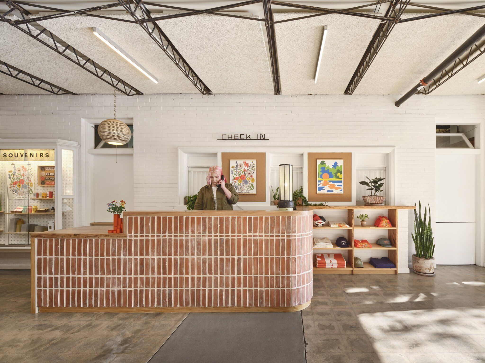 2 bars/lounges, poolside bar