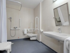 Douche, sèche-cheveux, savon, shampoing