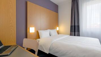 Double Room | Hypo-allergenic bedding, desk, free WiFi, bed sheets