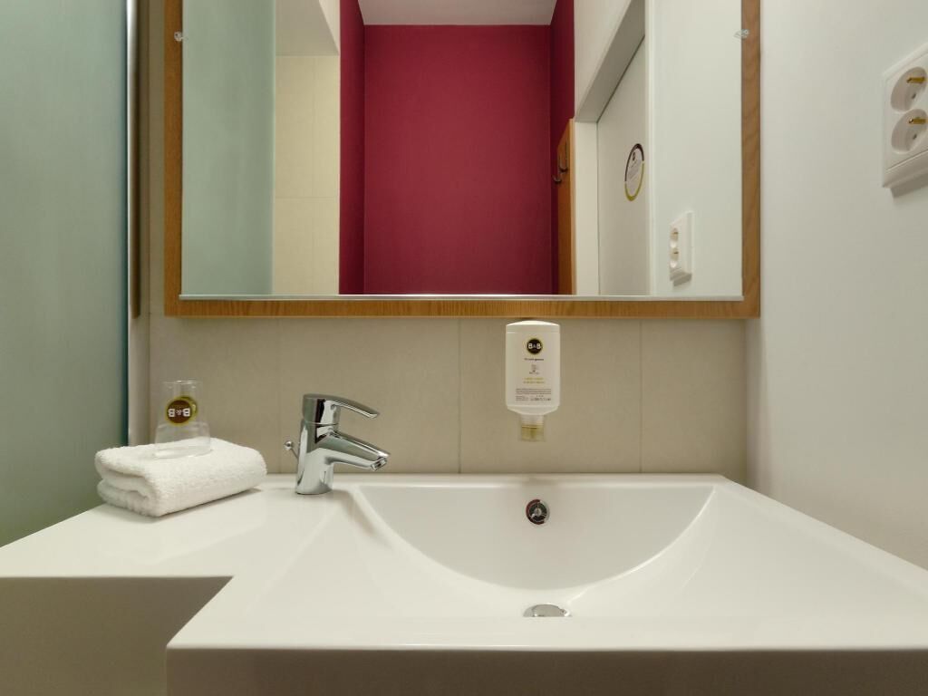 Kamar mandi | Shower, pengering rambut, sabun, dan sampo