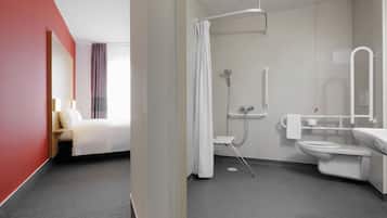 Chuveiro, secador de cabelo, sabonete, shampoo