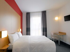 Ropa de cama hipoalergénica, escritorio, wifi gratis y ropa de cama