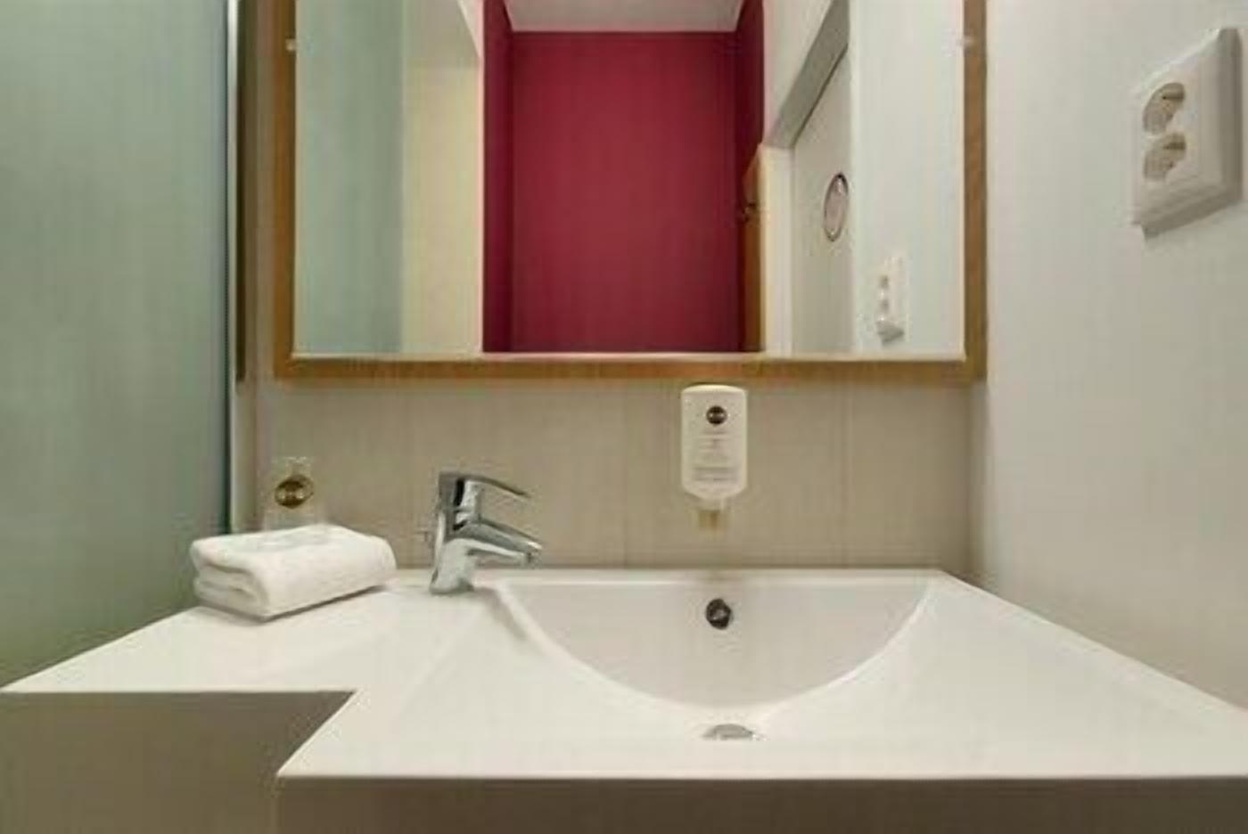 Kamar mandi | Shower, pengering rambut, sabun, dan sampo