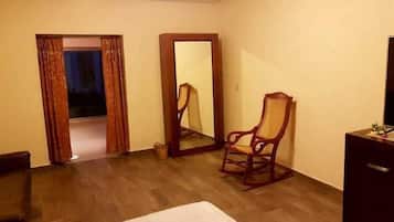 Comfort House, Multiple Beds, Accessible, Garden View | 2 bedrooms, blackout curtains, iron/ironing board, free WiFi