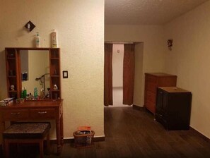 2 bedrooms, blackout drapes, iron/ironing board, free WiFi - Casa La Gloria Cerca de las Piramides (San Martin de las Pirámides)