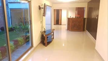 Comfort House, Multiple Beds, Accessible, Garden View | 2 bedrooms, blackout curtains, iron/ironing board, free WiFi