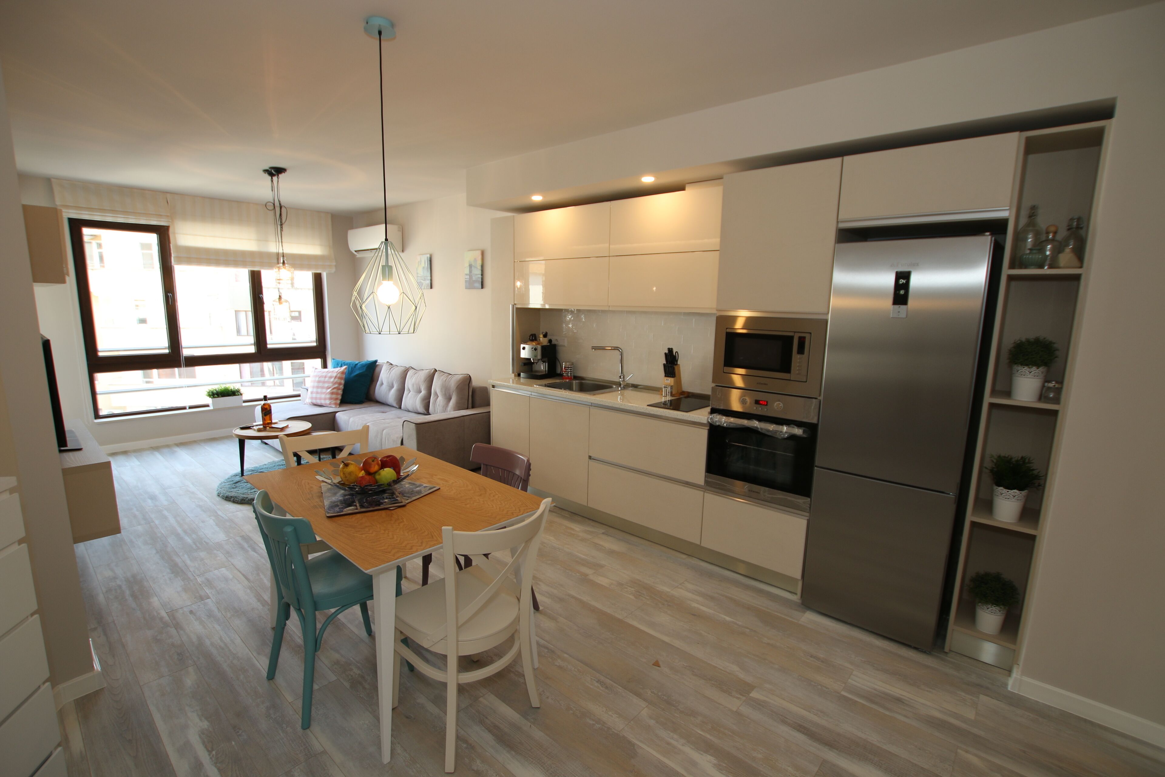 ثلاجة، ميكروويف، فرن، موقد طهي مسطح