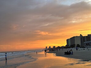 Beach nearby, sun loungers - Beautiful Condo with Easy Access to the Beach and a Peekaboo Oceanview! (N. Myrtle Beach)