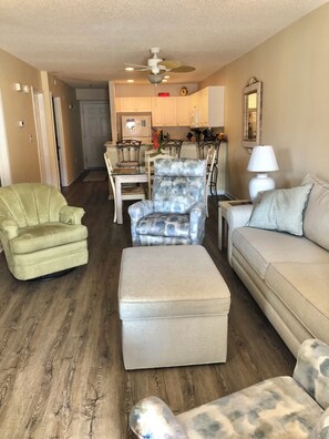 Smart TV, reproductor de DVD y libros 