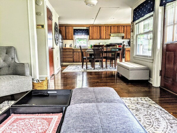 Smart-TV, DVD-Player, Bücher, Drucker