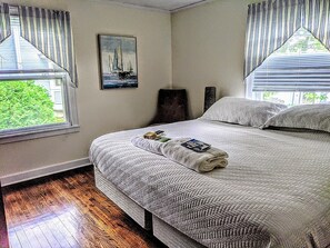 3 Schlafzimmer, Schreibtisch, Bügeleisen/Bügelbrett, Reisekinderbett