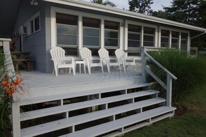 Terrace/patio - Waterfront - secluded beachfront (Portsmouth)