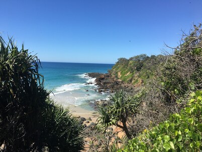 Sid's Place! PETS BEACH MT COOLUM SHOPS GOLF 🐶 🏝For a quiet & relaxing stay!