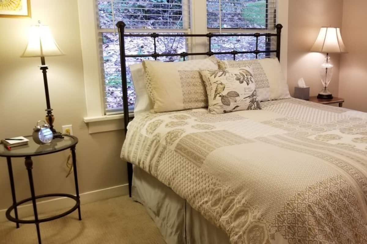 Room, 1 Queen Bed with Sofa bed (Cabin #8) | Iron/ironing board, free WiFi, bed sheets, wheelchair access