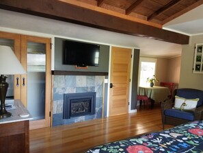 Superior-Zimmer, 1 King-Bett (Cabin #3) | Bügeleisen/Bügelbrett, kostenloses WLAN, Bettwäsche, Rollstuhlgeeignet