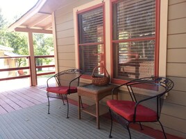 Room, 1 Queen Bed (Cabin #6) | Iron/ironing board, free WiFi, bed sheets, wheelchair access