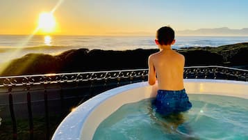 Casa superior, 4 quartos, banheira de imersão, de frente para o oceano | 3 quartos, roupas de cama premium, individualmente decorados