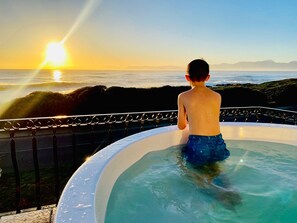Superior House, 4 Bedrooms, Hot Tub, Oceanfront