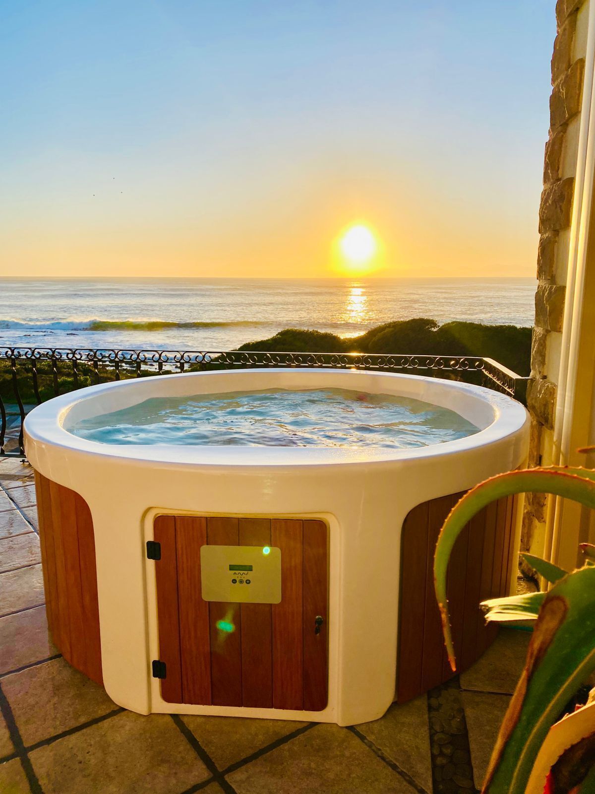 Superior House, 4 Bedrooms, Hot Tub, Oceanfront | Terrace/patio