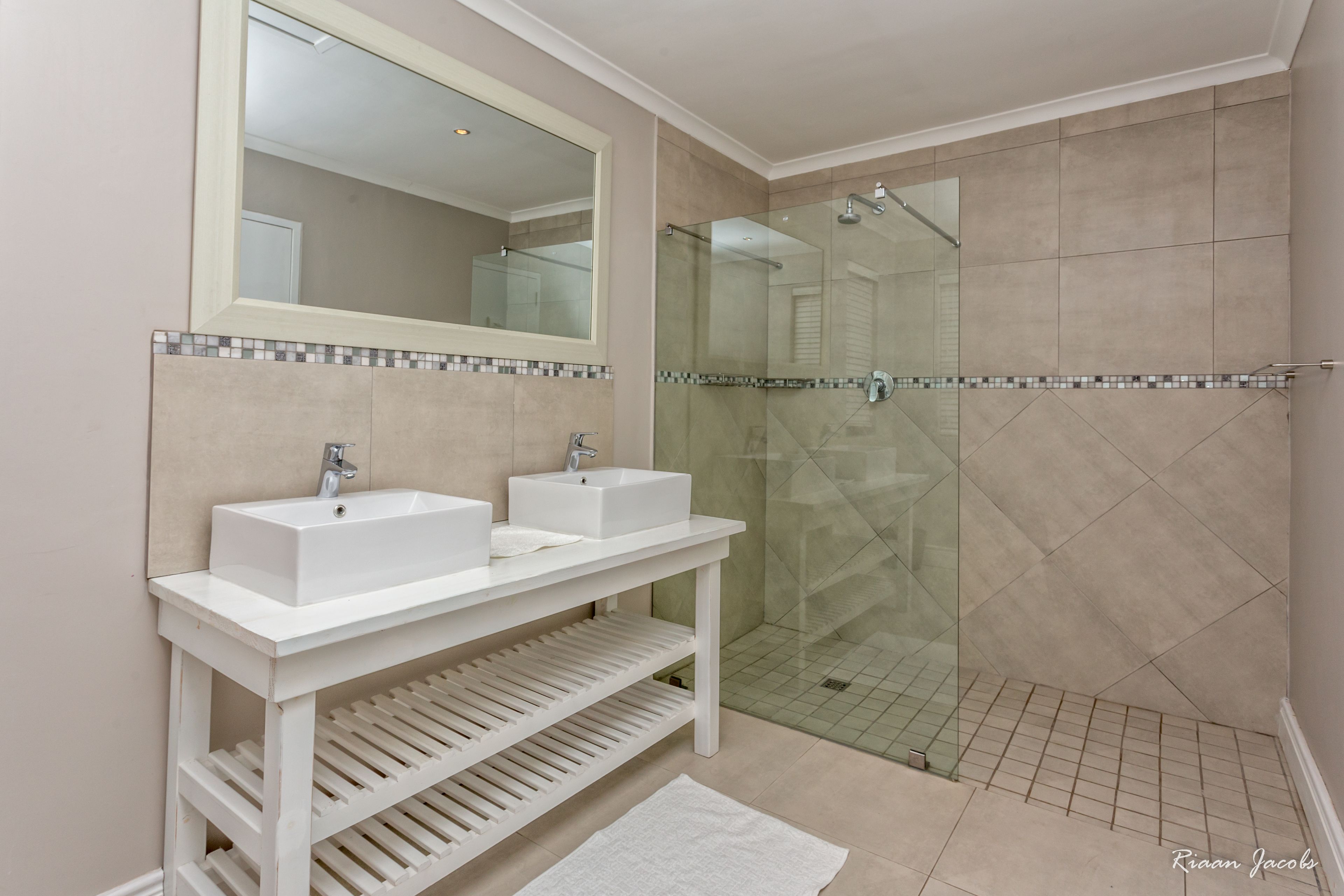 Superior huis, 4 slaapkamers, uitzicht op zee, aan zee | Badkamer met douche