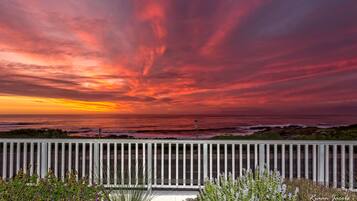 Superior House, 4 Bedrooms, Sea View, Oceanfront | Beach/ocean view