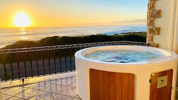 Superior House, 4 Bedrooms, Hot Tub, Oceanfront | Terrace/patio