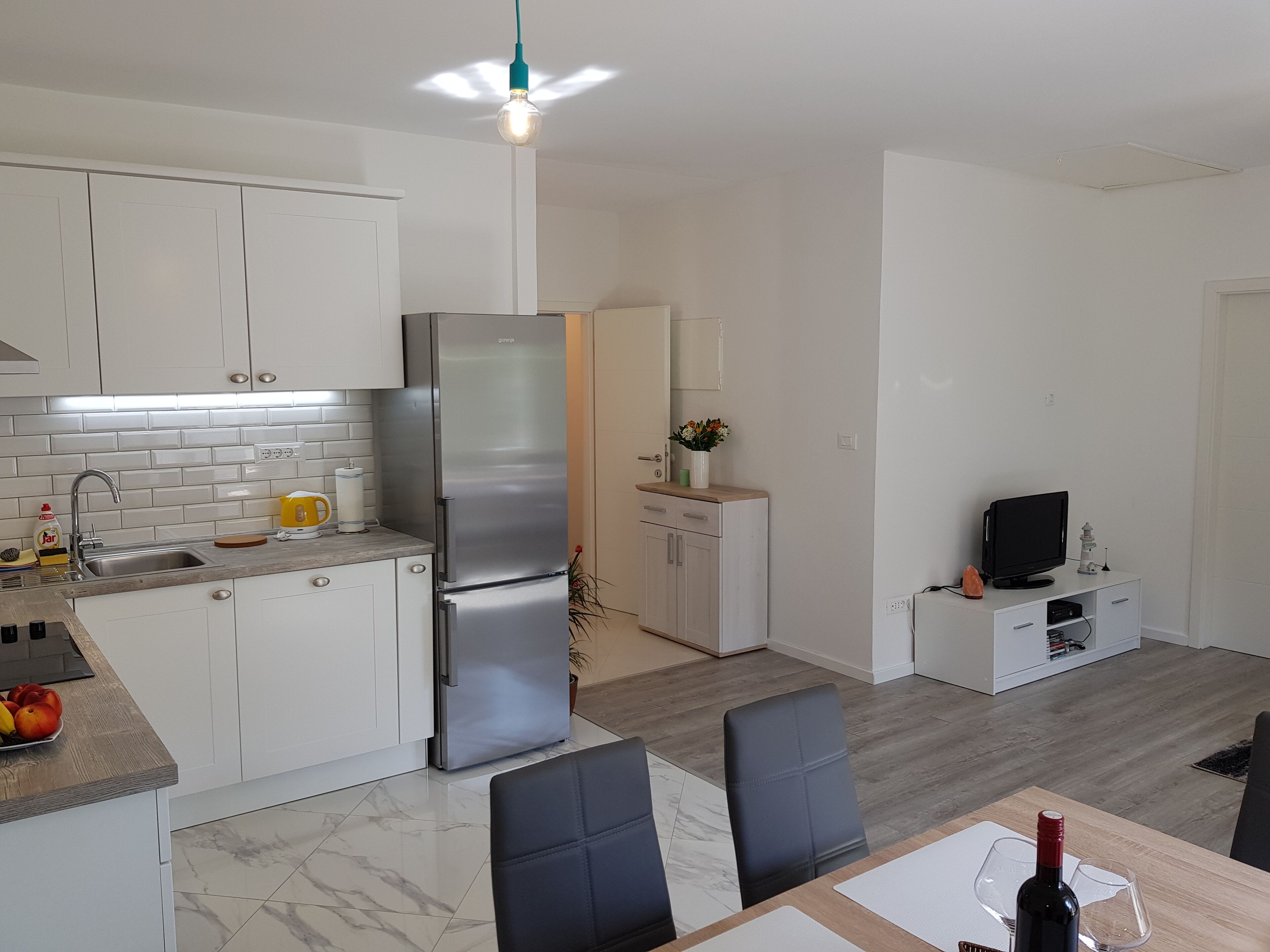 Geladeira, micro-ondas, fogão, cooktop