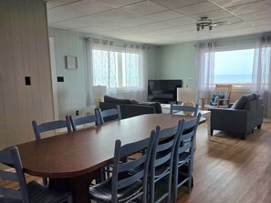 Dining - Lazy Haven East-Oceanfront 1/2 Duplex  PET FRIENDLY (Emerald Isle)
