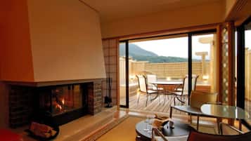 Grand Suite | Minibar, in-room safe, desk