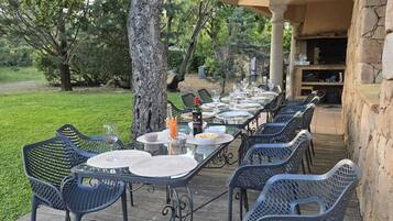 Outdoor dining