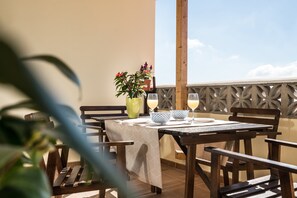 Outdoor dining - ÁTICO Martín, Las Zocas Holiday Home (Las Zocas)