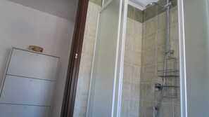 Dusche, Haartrockner, Bidet