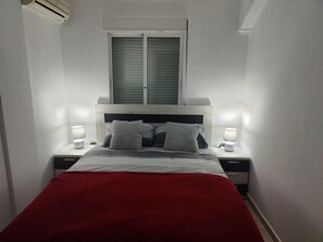 3 bedrooms, iron/ironing board, travel crib, internet