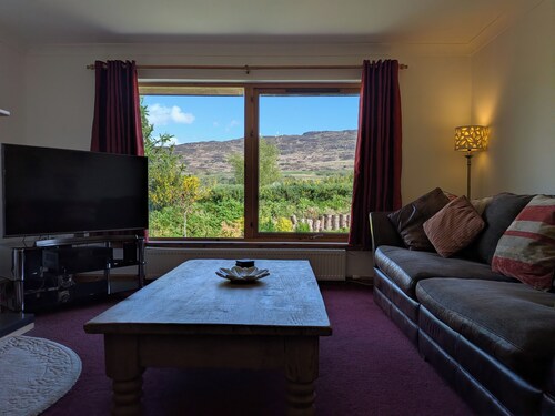 Stunning modern spacious 2 bedroom cottage in heart of the highlands - Loch Ness